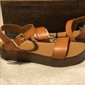 NWT Single Strap Slingback Platform Sandals
